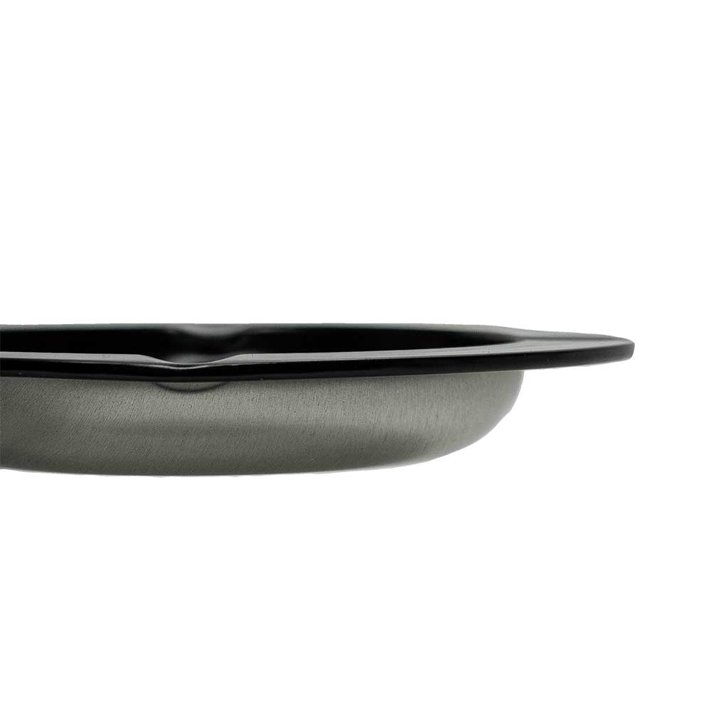 Aschenbecher aus Metall von der Seite