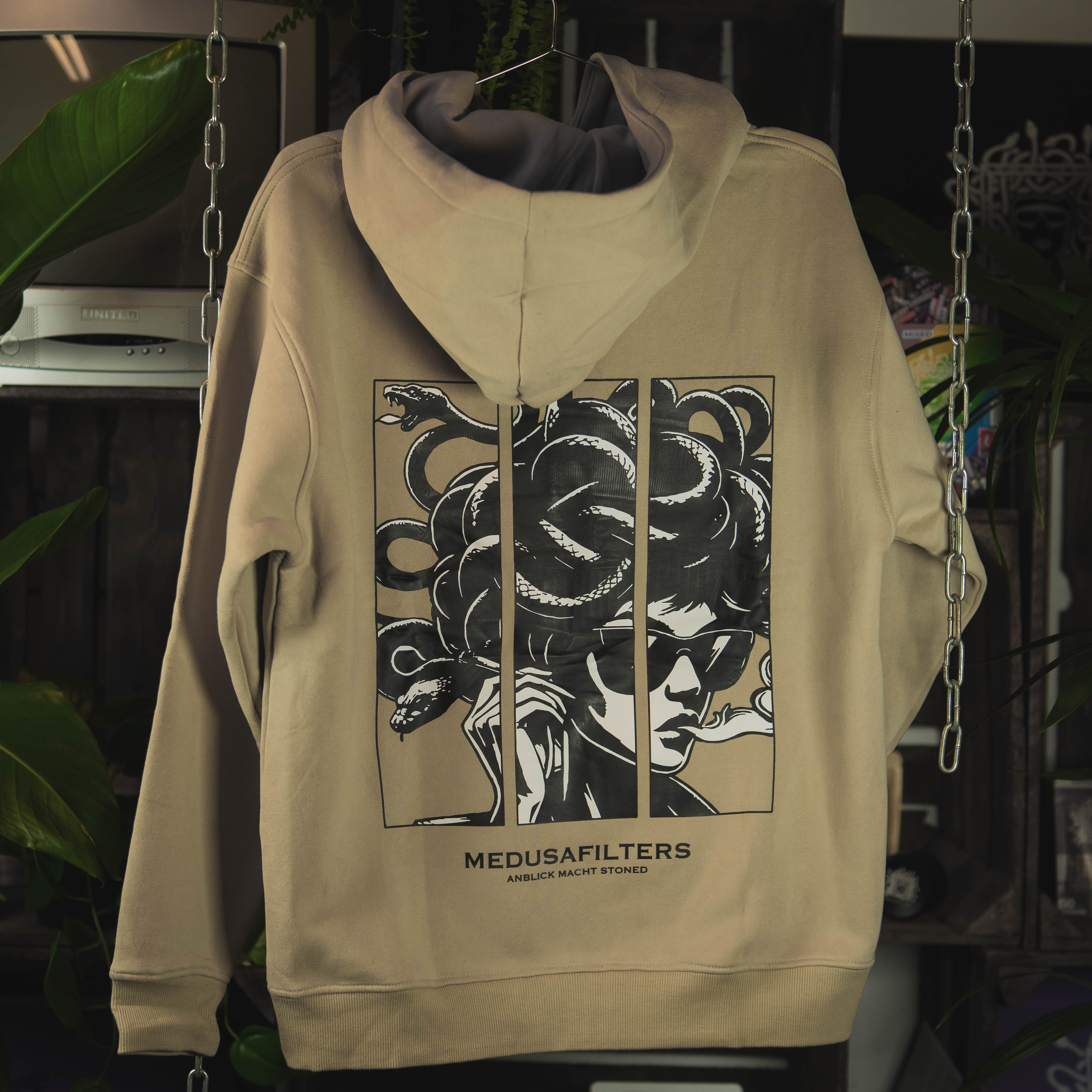 Medusafilters Hoodie mit Backprint – Unisex-Schnitt mit Kapuze und Tasche