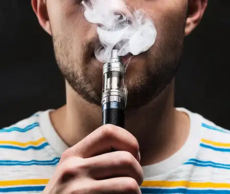Mann am vapen