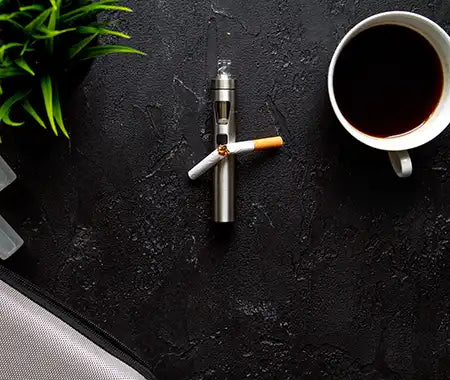 Vape und zerbrochene Zigarette
