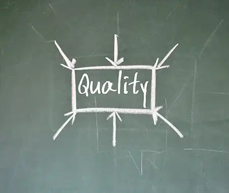 Tafel mit Qualität Schriftzug