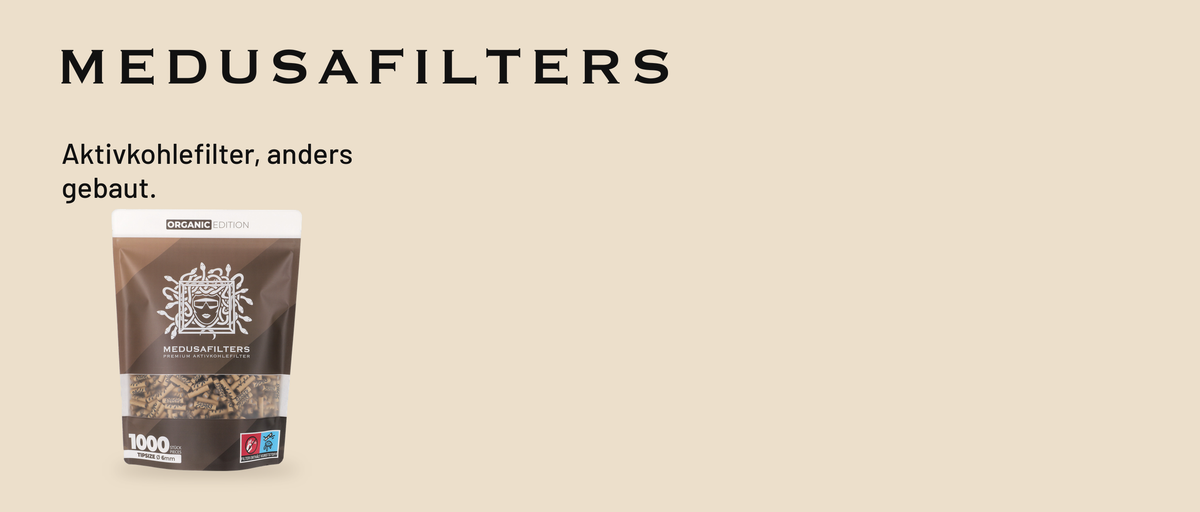 Wortmarke Medusafilters und der Satz Aktivkohlefilter, anders gebaut. Daneben ein 1000er-Beutel ORGANIC Edition